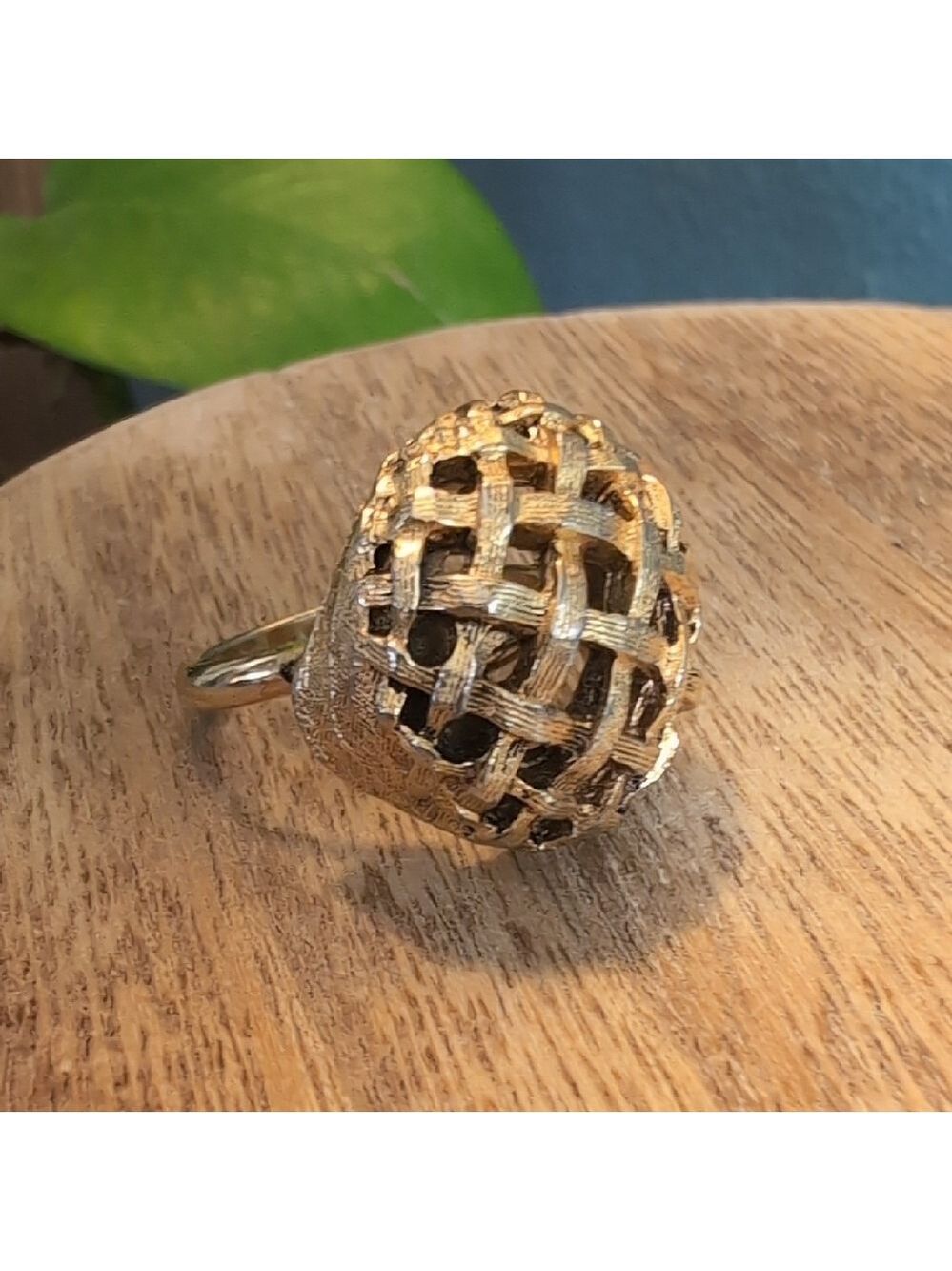 Lattice Pie Top Vintage Golden Ring